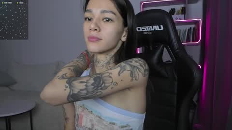 vinkitinkii online show from December 2024 09:00:01 AM
