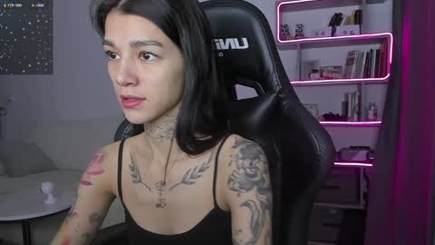 vinkitinkii online show from December 2024 05:37:01 AM