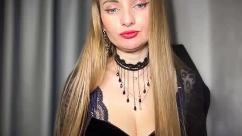 Snapshot of viola_1 chatting on December 2024 01:06:02 AM Funny girl online show from December 2024 01:06:02 AM