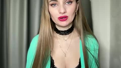 Snapshot of viola_1 chatting on December 2024 01:53:01 AM Funny girl online show from December 2024 01:53:01 AM