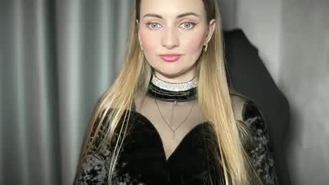 Snapshot of viola_1 chatting on December 2024 11:48:01 PM Funny girl online show from December 2024 11:48:01 PM