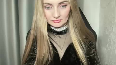 Snapshot of viola_1 chatting on December 2024 02:49:02 AM Funny girl online show from December 2024 02:49:02 AM