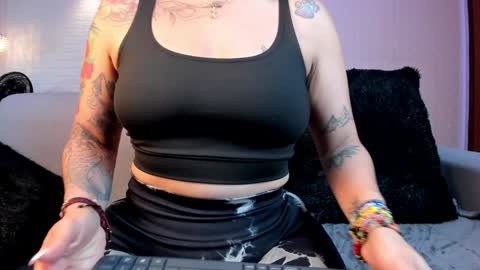 Snapshot of violeet_scott chatting on January 2025 04:48:01 PM Violett Everyday From 0530 to 1430 Col Time online show from January 2025 04:48:01 PM