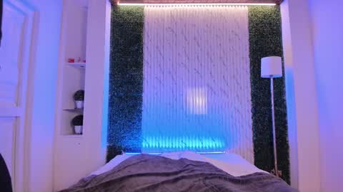 Snapshot of violeet_scott chatting on September 2025 10:37:01 AM Violett Everyday From 0530 to 1430 Col Time online show from September 2025 10:37:01 AM