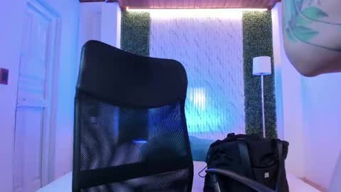 Snapshot of violeet_scott chatting on September 2025 10:39:02 AM Violett Everyday From 0530 to 1430 Col Time online show from September 2025 10:39:02 AM