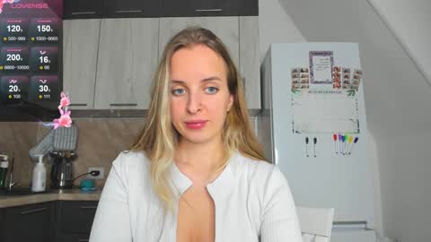 Snapshot of violet_blue_eyes chatting on December 2024 01:44:02 PM Violet online show from December 2024 01:44:02 PM