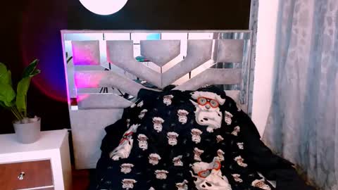 Violet  online show from October 2025 03:06:01 AM