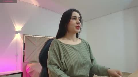 violet_tay1 online show from October 2025 10:35:02 AM