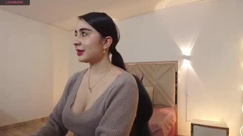 violet_tay1 online show from October 2025 12:00:02 PM