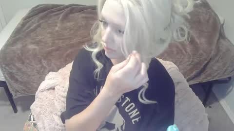 violet_winter97 online show from December 2024 03:04:01 AM