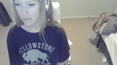 violet_winter97 online show from January 2025 06:31:02 AM