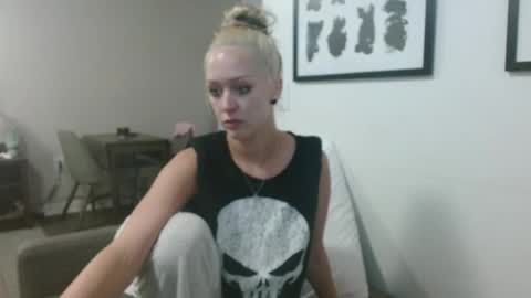 violet_winter97 online show from September 2025 09:33:02 AM