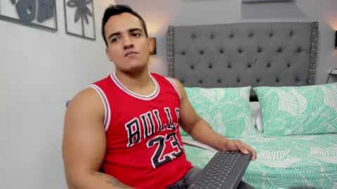 Snapshot of violeta_and_maxx chatting on October 2025 02:19:01 AM VIOLETA AND MAXX online show from October 2025 02:19:01 AM