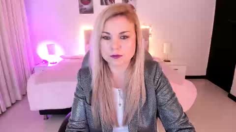 violeta_hotter_ online show from October 2025 11:00:02 AM