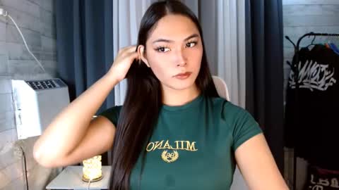 Snapshot of violetasha chatting on November 2025 03:06:02 AM violet online show from November 2025 03:06:02 AM