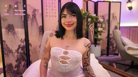 Violet Evanz online show from September 2025 07:05:01 PM