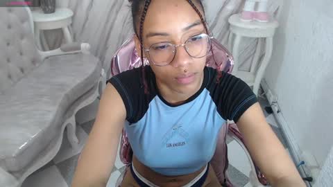 violeth_b online show from December 2024 06:48:01 PM
