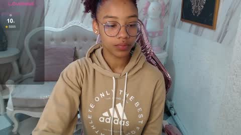 violeth_b online show from December 2024 12:35:01 PM