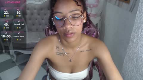 violeth_b online show from January 2025 03:44:02 PM
