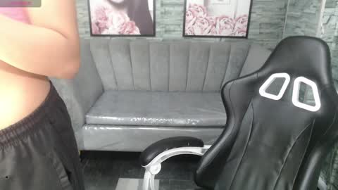 violeth_b online show from October 2025 01:20:01 PM