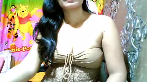 Livia help get 100 likes online show from February 2025 09:22:02 AM