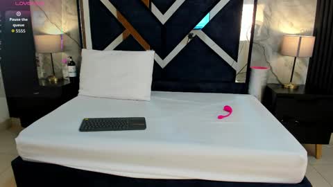 Violet Rose online show from October 2025 07:31:02 PM