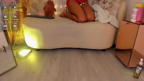 Snapshot of violett23_ chatting on October 2025 04:02:02 AM violett23_ online show from October 2025 04:02:02 AM