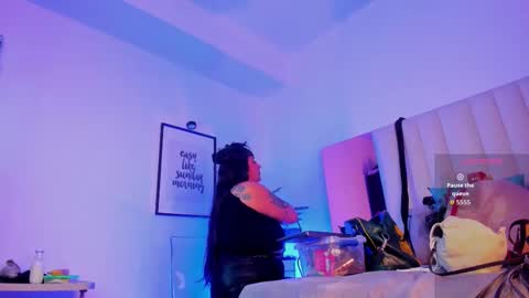 Snapshot of violett__sinclair1 chatting on October 2025 11:54:02 AM Violett online show from October 2025 11:54:02 AM