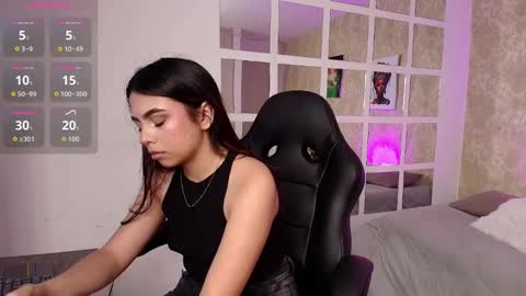 Snapshot of violett_eup chatting on November 2025 07:13:02 PM VIOLETTE online show from November 2025 07:13:02 PM