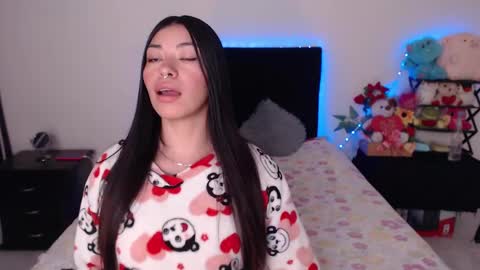violeta  online show from March 2025 10:53:01 PM