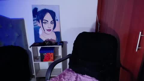 violett  Independent model online show from January 2025 10:18:01 PM