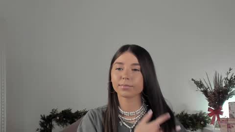 Snapshot of violetta_finch chatting on January 2025 08:22:01 AM violetta_finch online show from January 2025 08:22:01 AM