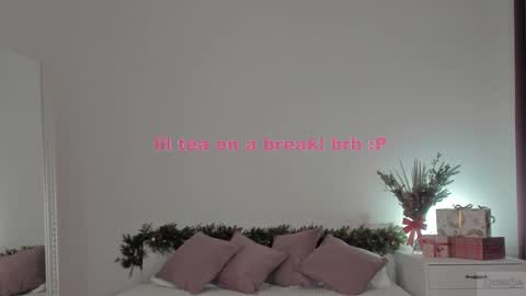 Snapshot of violetta_finch chatting on January 2025 11:18:02 AM violetta_finch online show from January 2025 11:18:02 AM