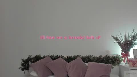 Snapshot of violetta_finch chatting on January 2025 11:16:01 AM violetta_finch online show from January 2025 11:16:01 AM