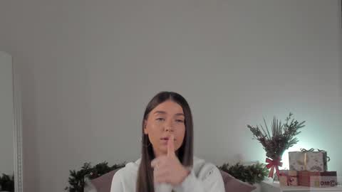 Snapshot of violetta_finch chatting on January 2025 08:11:01 AM violetta_finch online show from January 2025 08:11:01 AM