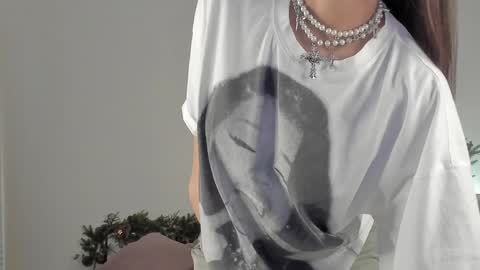 Snapshot of violetta_finch chatting on January 2025 08:29:01 AM violetta_finch online show from January 2025 08:29:01 AM