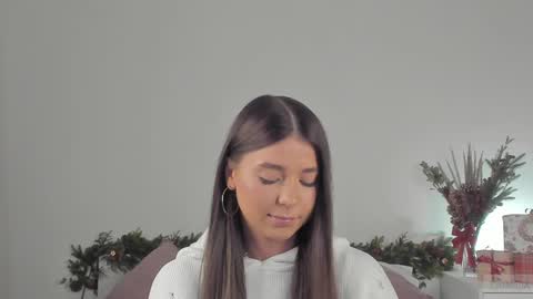 Snapshot of violetta_finch chatting on January 2025 08:25:02 AM violetta_finch online show from January 2025 08:25:02 AM