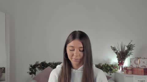 Snapshot of violetta_finch chatting on January 2025 08:21:01 AM violetta_finch online show from January 2025 08:21:01 AM