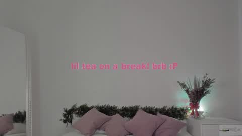 Snapshot of violetta_finch chatting on January 2025 11:32:02 AM violetta_finch online show from January 2025 11:32:02 AM