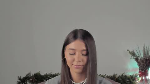 Snapshot of violetta_finch chatting on January 2025 08:18:02 AM violetta_finch online show from January 2025 08:18:02 AM