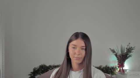 Snapshot of violetta_finch chatting on January 2025 08:22:01 AM violetta_finch online show from January 2025 08:22:01 AM