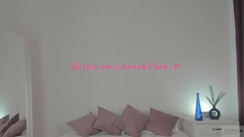 Snapshot of violetta_finch chatting on February 2025 11:31:01 AM violetta_finch online show from February 2025 11:31:01 AM