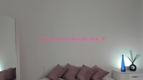 Snapshot of violetta_finch chatting on February 2025 11:32:02 AM violetta_finch online show from February 2025 11:32:02 AM