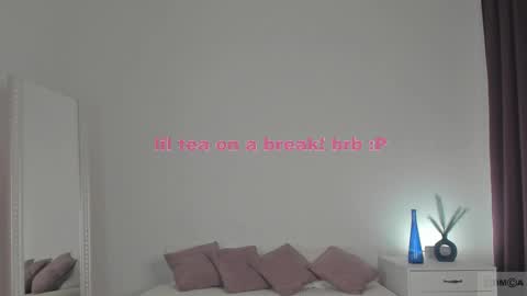 Snapshot of violetta_finch chatting on February 2025 02:29:02 PM violetta_finch online show from February 2025 02:29:02 PM