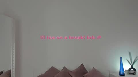 Snapshot of violetta_finch chatting on February 2025 11:28:02 AM violetta_finch online show from February 2025 11:28:02 AM