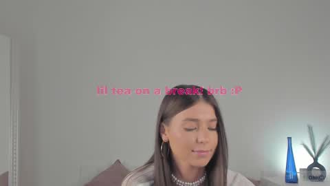 Snapshot of violetta_finch chatting on February 2025 01:18:02 PM violetta_finch online show from February 2025 01:18:02 PM