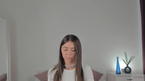 Snapshot of violetta_finch chatting on February 2025 01:21:02 PM violetta_finch online show from February 2025 01:21:02 PM