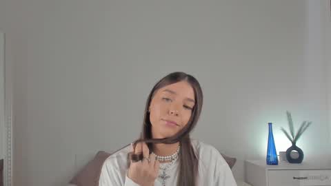 Snapshot of violetta_finch chatting on February 2025 01:17:02 PM violetta_finch online show from February 2025 01:17:02 PM