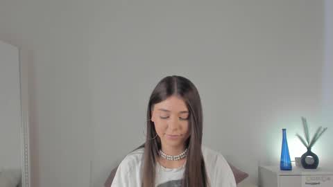 Snapshot of violetta_finch chatting on February 2025 12:48:02 PM violetta_finch online show from February 2025 12:48:02 PM