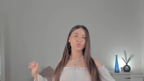 Snapshot of violetta_finch chatting on February 2025 04:32:01 PM violetta_finch online show from February 2025 04:32:01 PM